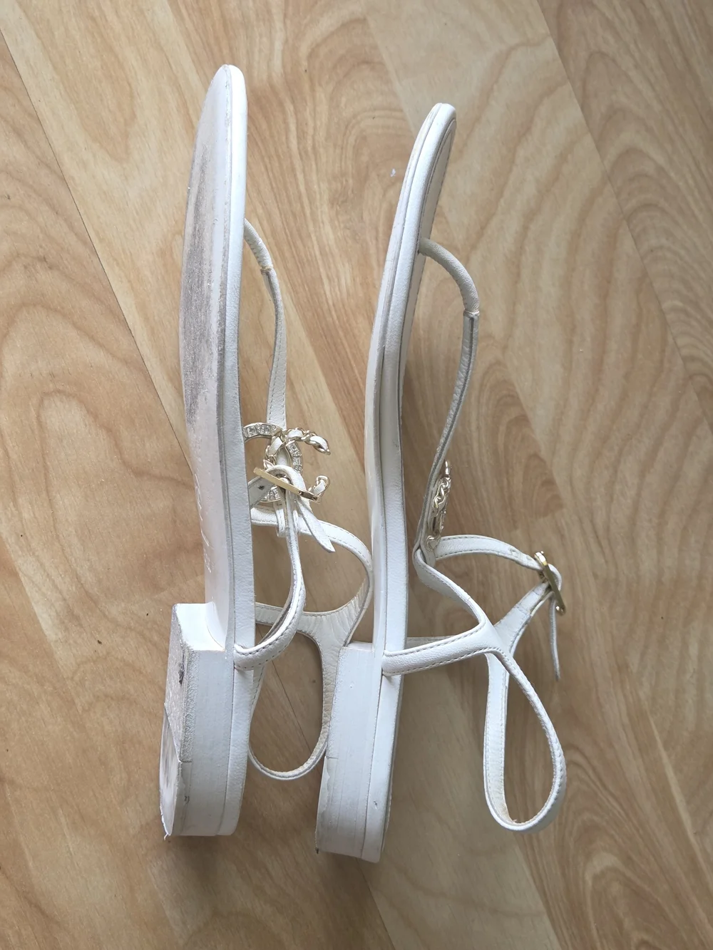 CHANEL White Leather Crystal CC Logo Chain T-Strap Flat Thong Sandals 37.5 C